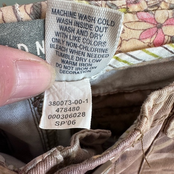 Women’s Old Navy Camouflage Cargo Pants wide leg Distressed 10R - Picture 16 of 16